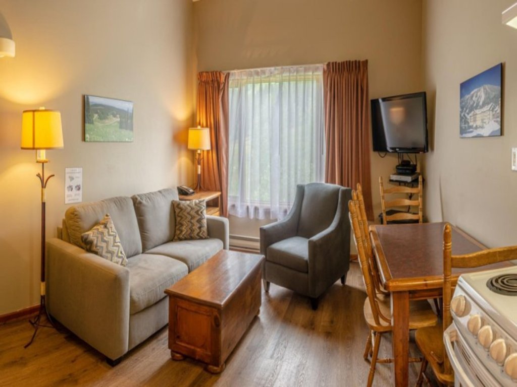 Cahilty Hotel and Suites Studio w/Loft, T/F Bunk,SS -Sleeps 5 Vacation Rental - RedAwning
