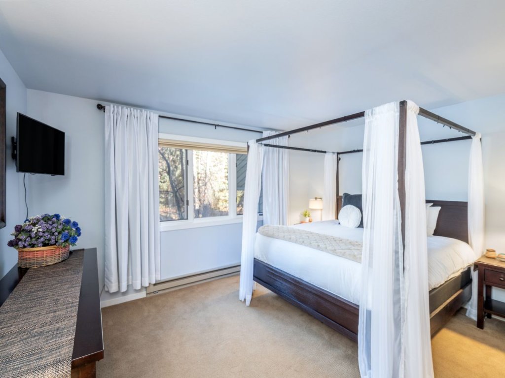 Riverside C02 Vacation Rental in Telluride - RedAwning