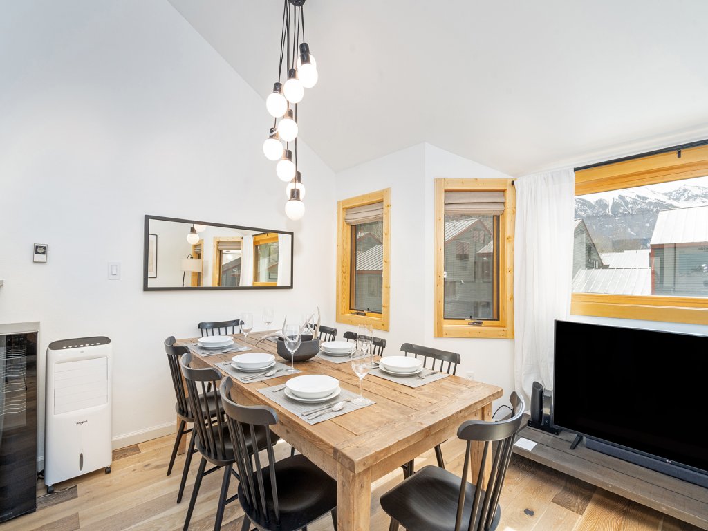 Lulu City 6F Vacation Rental in Telluride - RedAwning