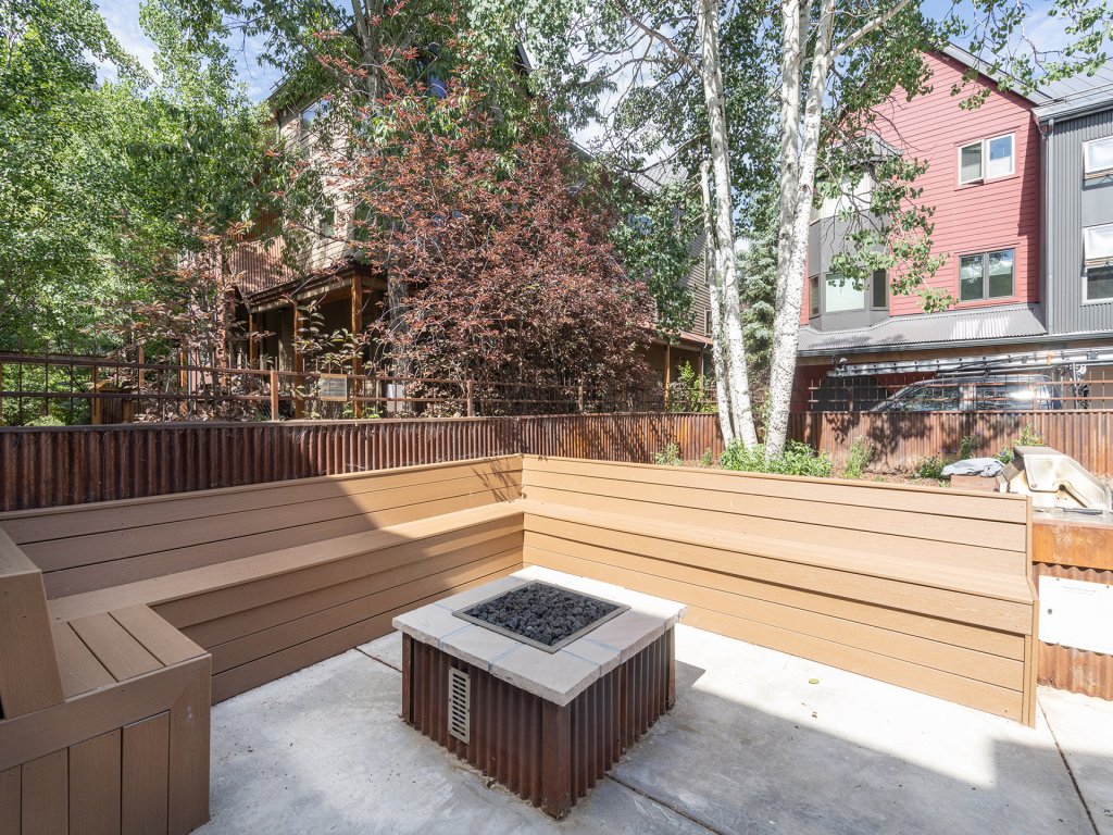 Lulu City 6F Vacation Rental in Telluride - RedAwning