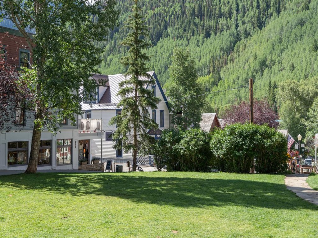 South Oak Treehouse Vacation Rental in Telluride - RedAwning