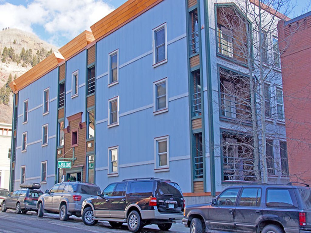 Fall Line 108 Vacation Rental in Telluride - RedAwning