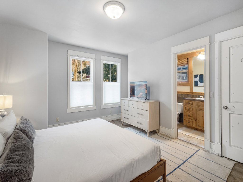 Chalet Columbia Vacation Rental in Telluride - RedAwning