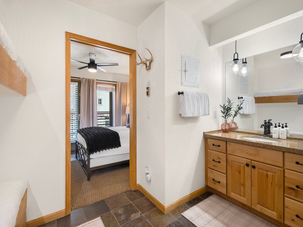 Riverfront, blocks to ski - Mtn Views, Hot Tub at Viking Lodge 217 Vacation Rental in Telluride - RedAwning