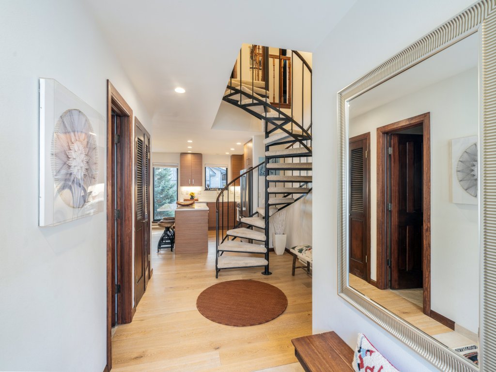Big & Bright Hidden Gem w/ Garage, Hot Tub, Lux Kitchen Vacation Rental in Telluride - RedAwning