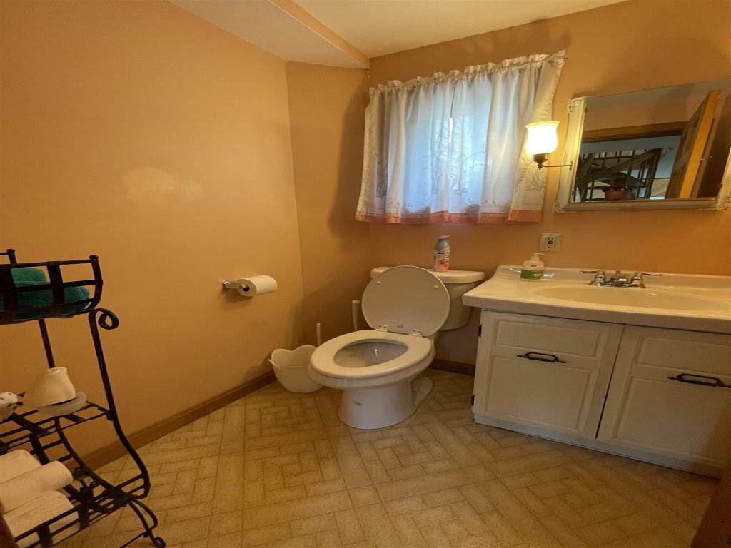 JORDAN BAY GETAWAY LIMIT 8 Vacation Rental in Maine - RedAwning