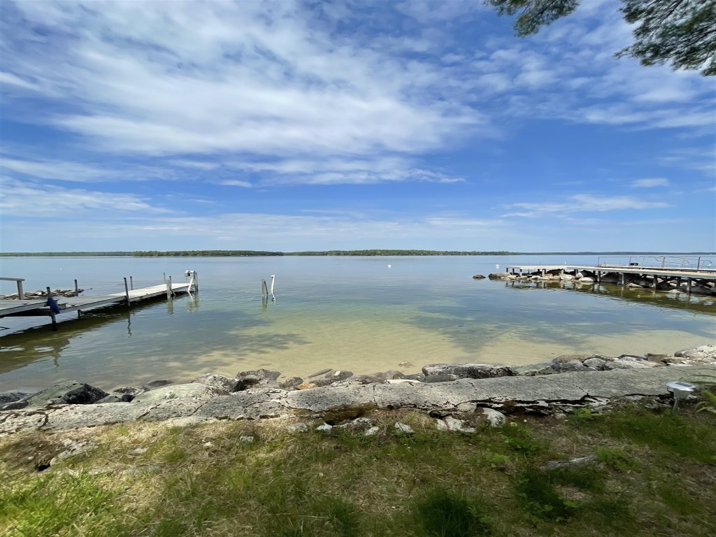 JORDAN BAY GETAWAY LIMIT 8 Vacation Rental in Maine - RedAwning