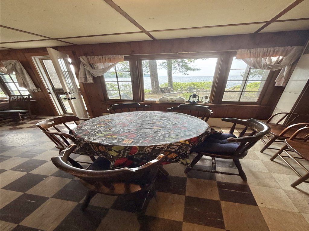 PARADISE POINT LIMIT 10 Vacation Rental in Maine - RedAwning