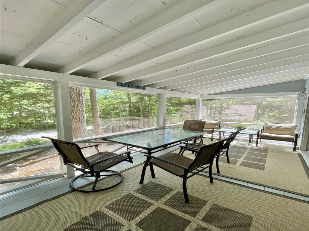 ANY SEASON ESCAPE LIMIT 10 Vacation Rental in Maine - RedAwning