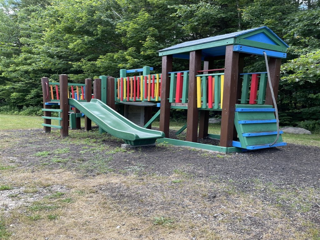 ANY SEASON ESCAPE LIMIT 10 Vacation Rental in Maine - RedAwning