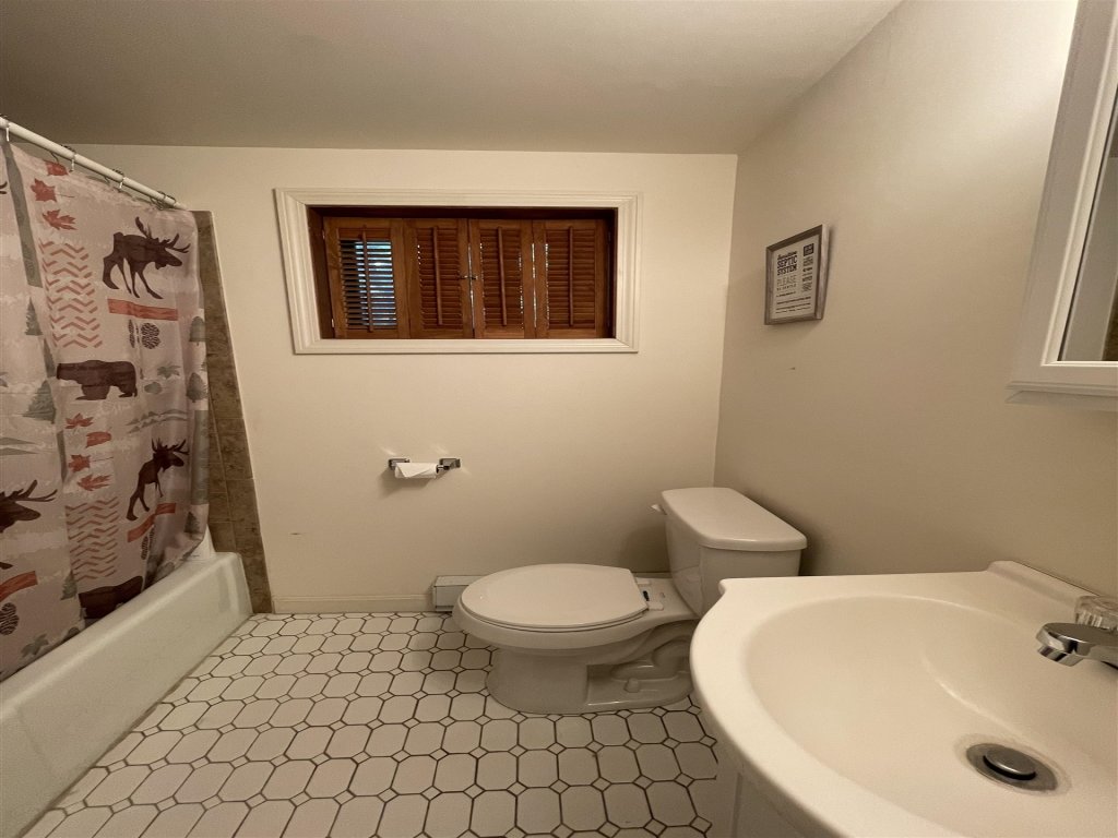 ANY SEASON ESCAPE LIMIT 10 Vacation Rental in Maine - RedAwning