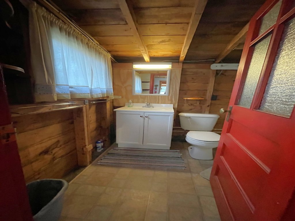 SWALLOW - LIMIT 4 Vacation Rental in Maine - RedAwning