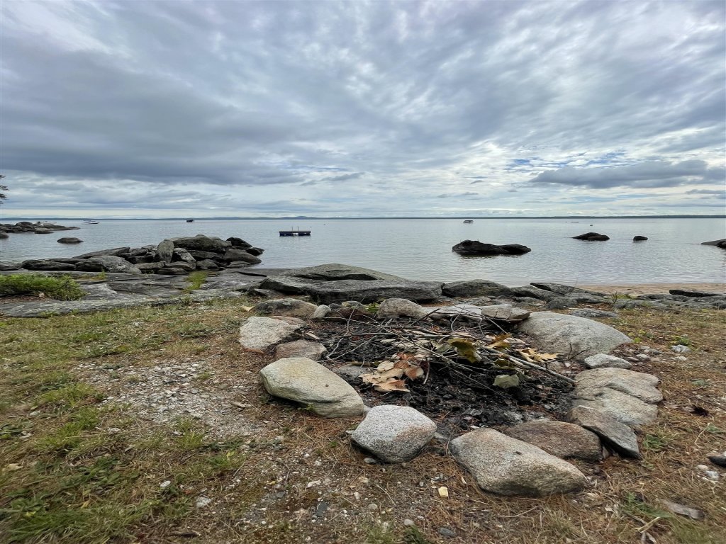ROCKY BEACH LIMIT 4 Vacation Rental in Maine - RedAwning