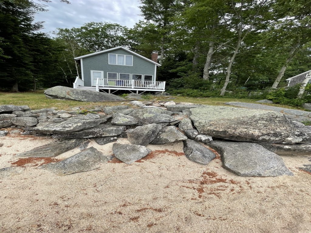 ROCKY BEACH LIMIT 4 Vacation Rental in Maine - RedAwning