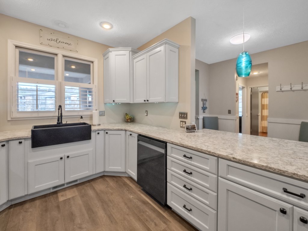 Lake side Keowee Condo w/ Amenities, 12 m Clemson Vacation Rental in South Carolina - RedAwning