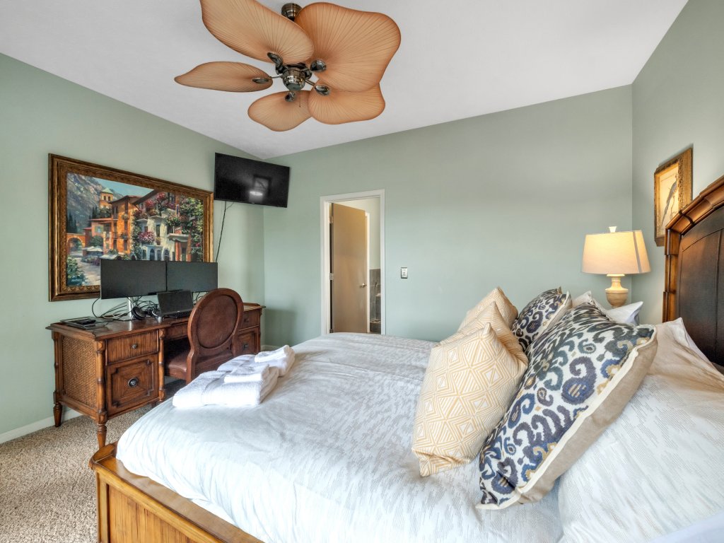 Lake side Keowee Condo w/ Amenities, 12 m Clemson Vacation Rental in South Carolina - RedAwning