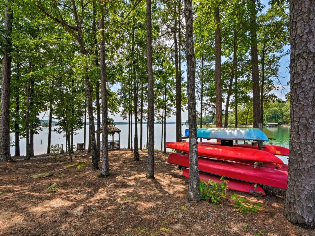 Lake side Keowee Condo w/ Amenities, 12 m Clemson Vacation Rental in South Carolina - RedAwning
