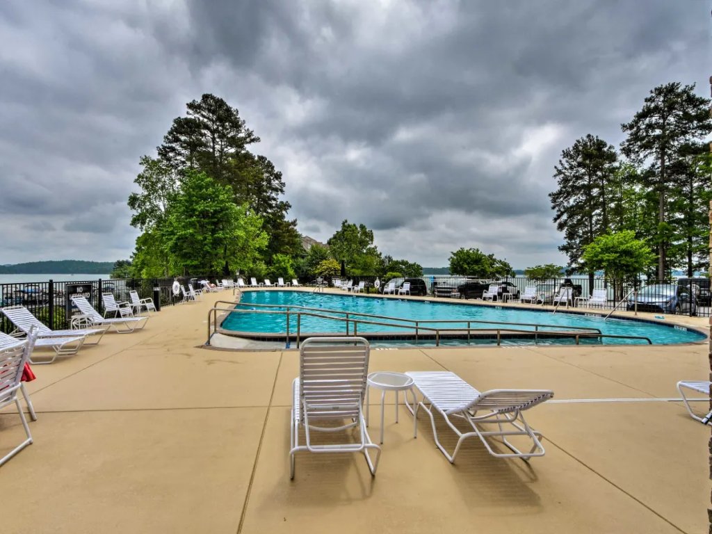 Lake side Keowee Condo w/ Amenities, 12 m Clemson Vacation Rental in South Carolina - RedAwning