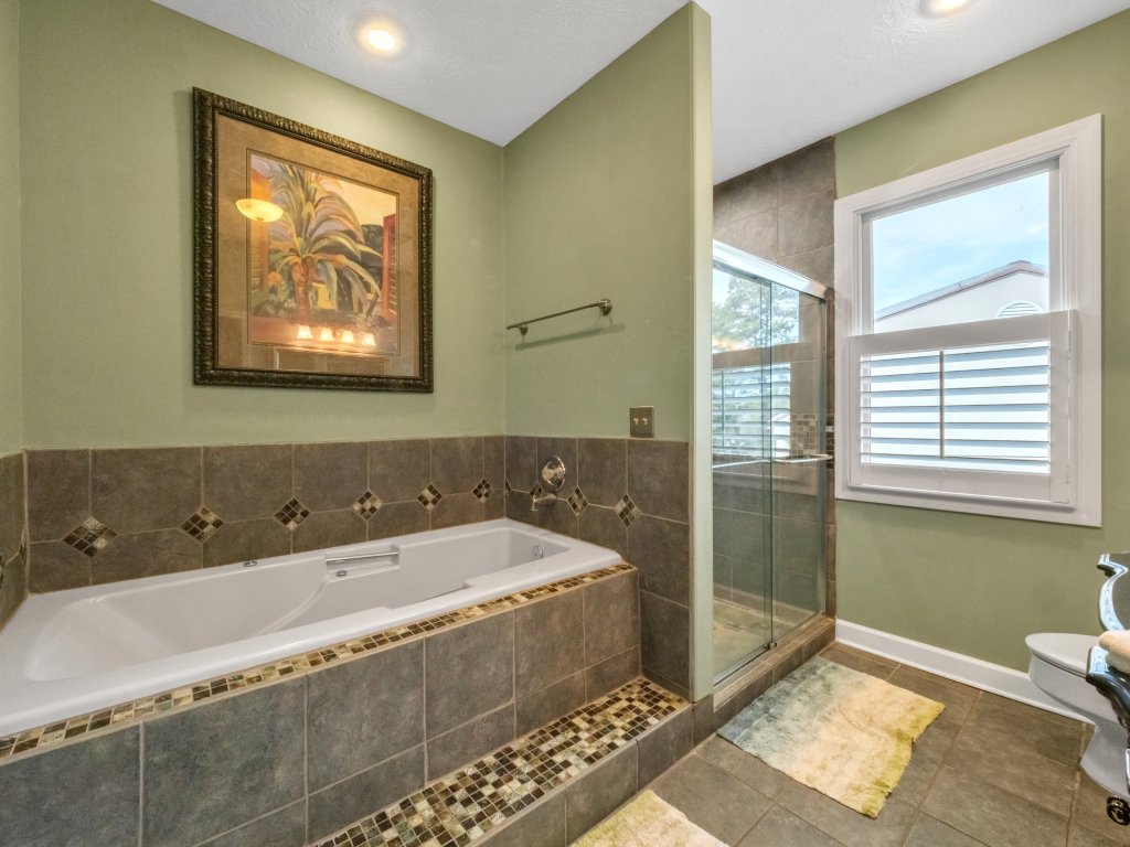 Lake side Keowee Condo w/ Amenities, 12 m Clemson Vacation Rental in South Carolina - RedAwning
