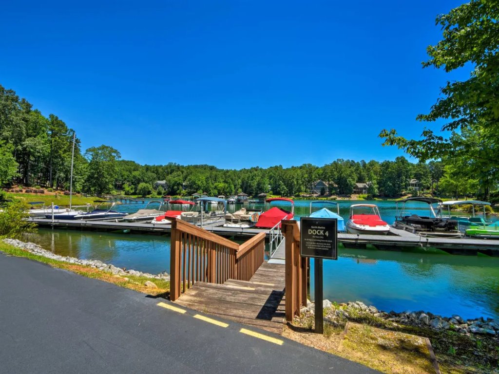 Lake side Keowee Condo w/ Amenities, 12 m Clemson Vacation Rental in South Carolina - RedAwning
