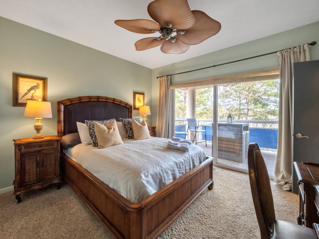 Lake side Keowee Condo w/ Amenities, 12 m Clemson Vacation Rental in South Carolina - RedAwning