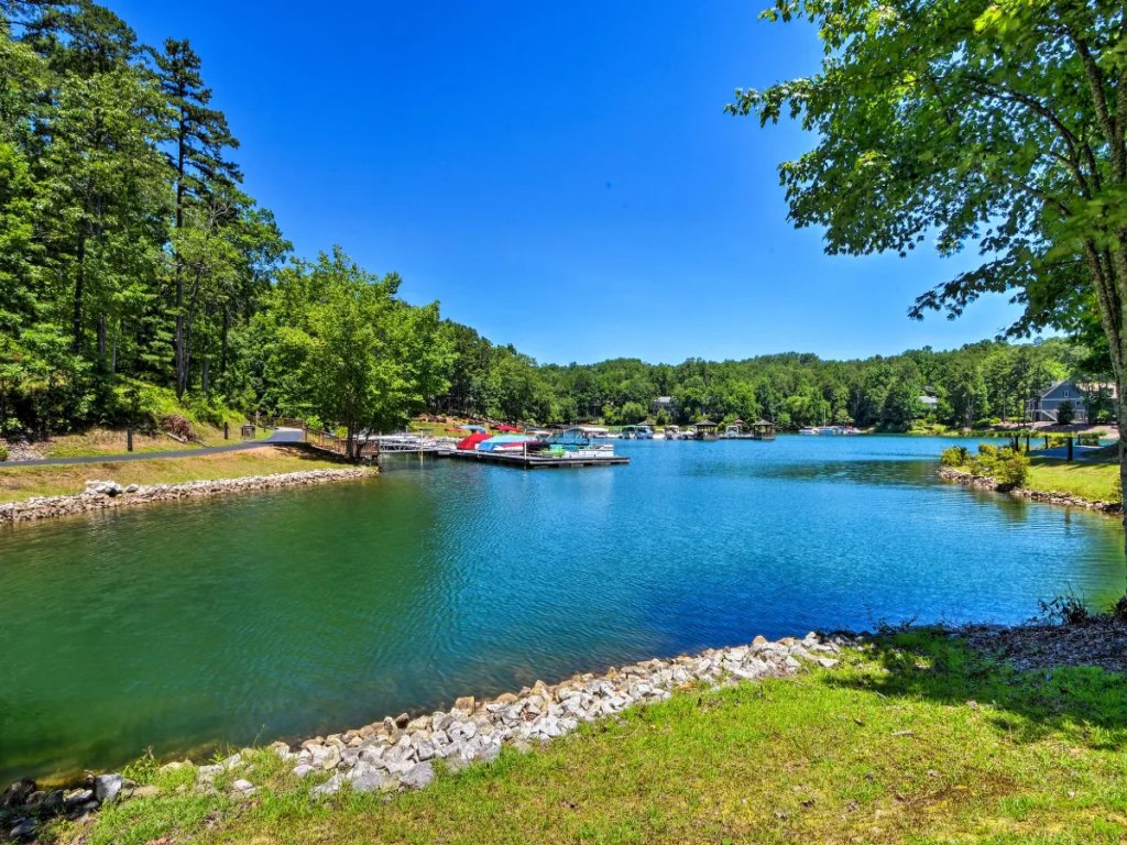 Lake side Keowee Condo w/ Amenities, 12 m Clemson Vacation Rental in South Carolina - RedAwning