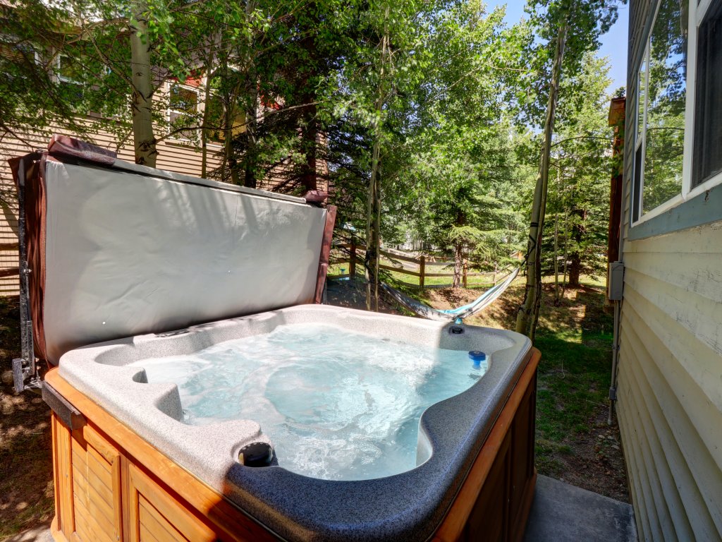 928A Lakepoint Circle 3Br 2.5Ba Vacation Rental in Colorado - RedAwning