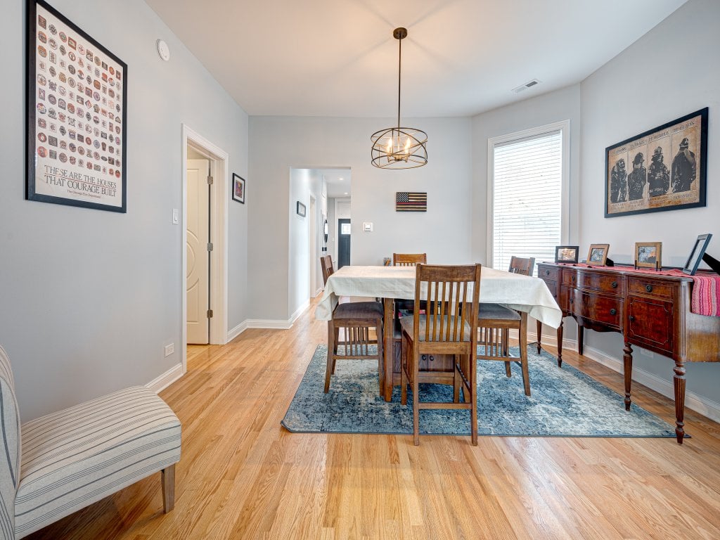 Stylish Chicago Firefighter 3 bed Retreat-Sleeps 7 Vacation Rental in Chicago - RedAwning