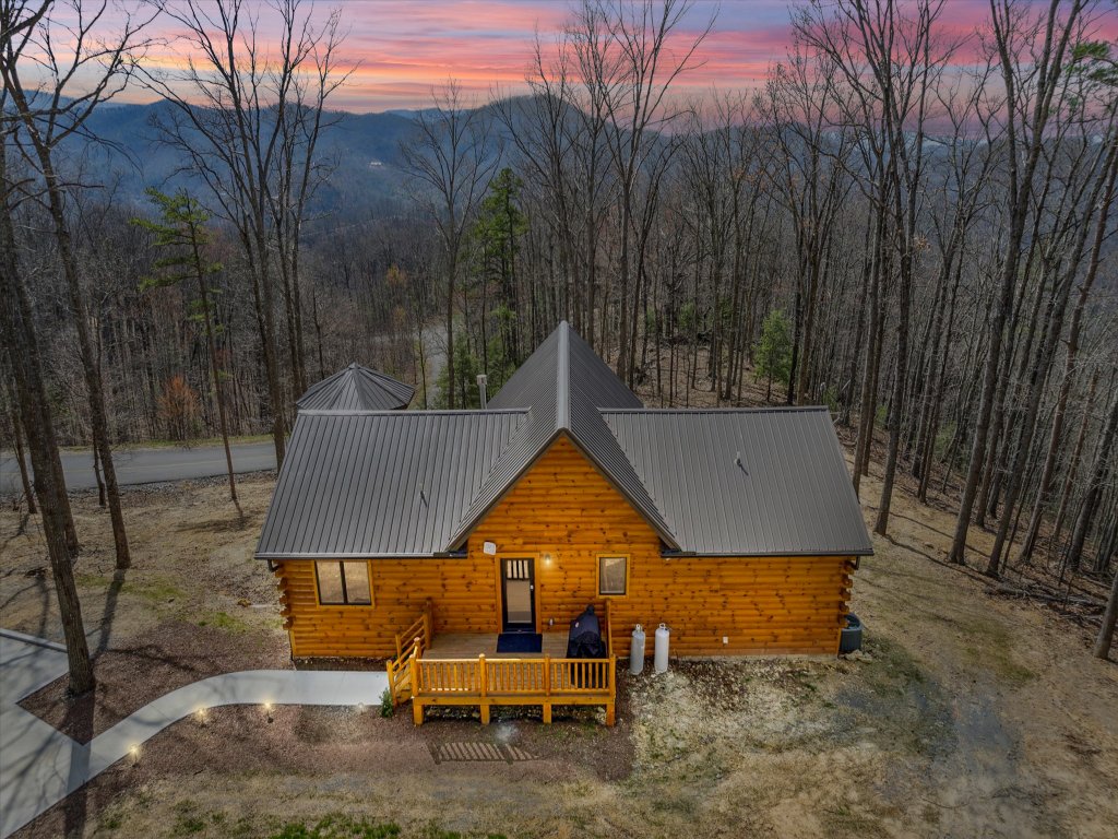 Above the Summit Vacation Rental in Sevierville - RedAwning