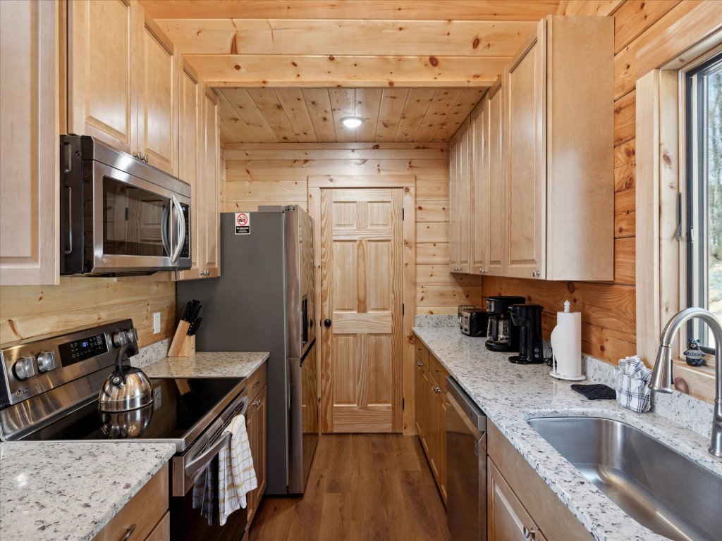 Above the Summit Vacation Rental in Sevierville - RedAwning