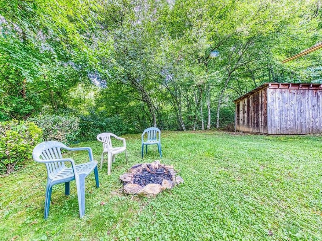 Lazy Creek Retreat Vacation Rental in Gatlinburg - RedAwning