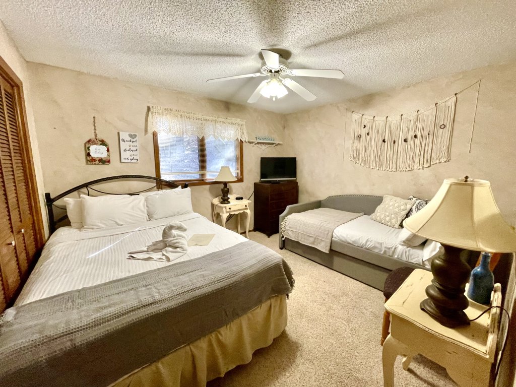 Forest view 2 bed/bath condo on Lake Ouachita Vacation Rental in Arkansas - RedAwning
