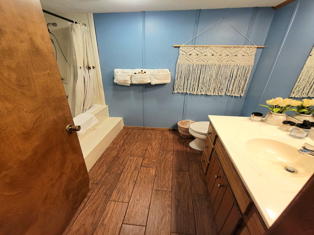 Forest view 2 bed/bath condo on Lake Ouachita Vacation Rental in Arkansas - RedAwning