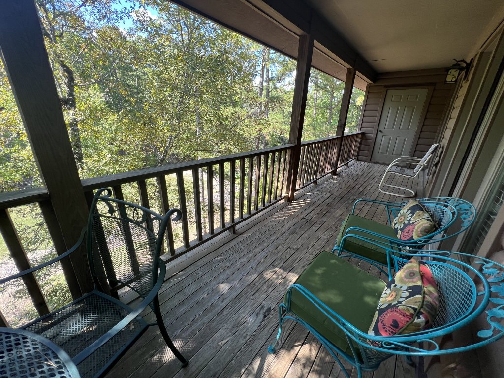 37CPD - Forest view, log-sided two bedroom, two bath condo on Lake Ouachita Vacation Rental in Arkansas - RedAwning