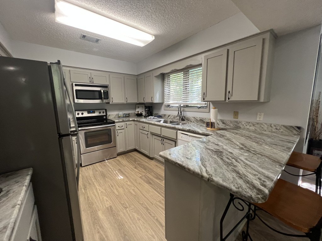 37CPD - Forest view, log-sided two bedroom, two bath condo on Lake Ouachita Vacation Rental in Arkansas - RedAwning