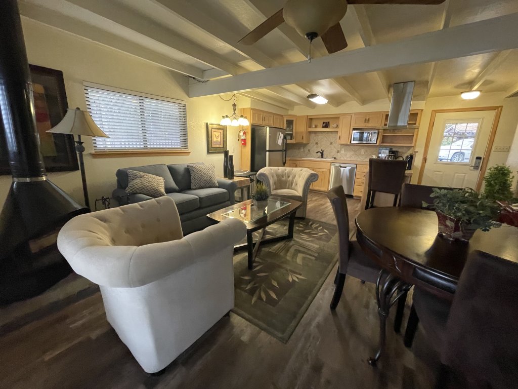 C1 - Mountain Harbor Lodge cottage on Lake Ouachita Vacation Rental in Arkansas - RedAwning