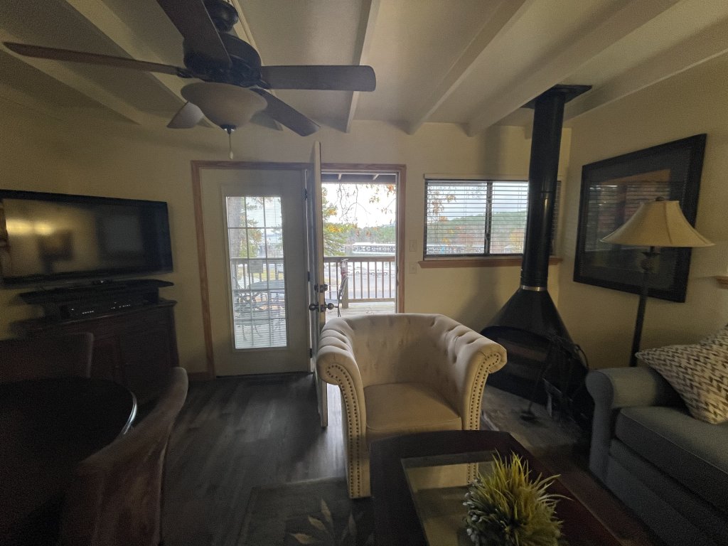 C1 - Mountain Harbor Lodge cottage on Lake Ouachita Vacation Rental in Arkansas - RedAwning