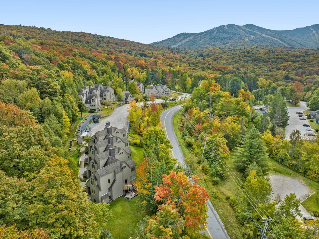 Fall Line Condo G6B Vacation Rental in Killington - RedAwning