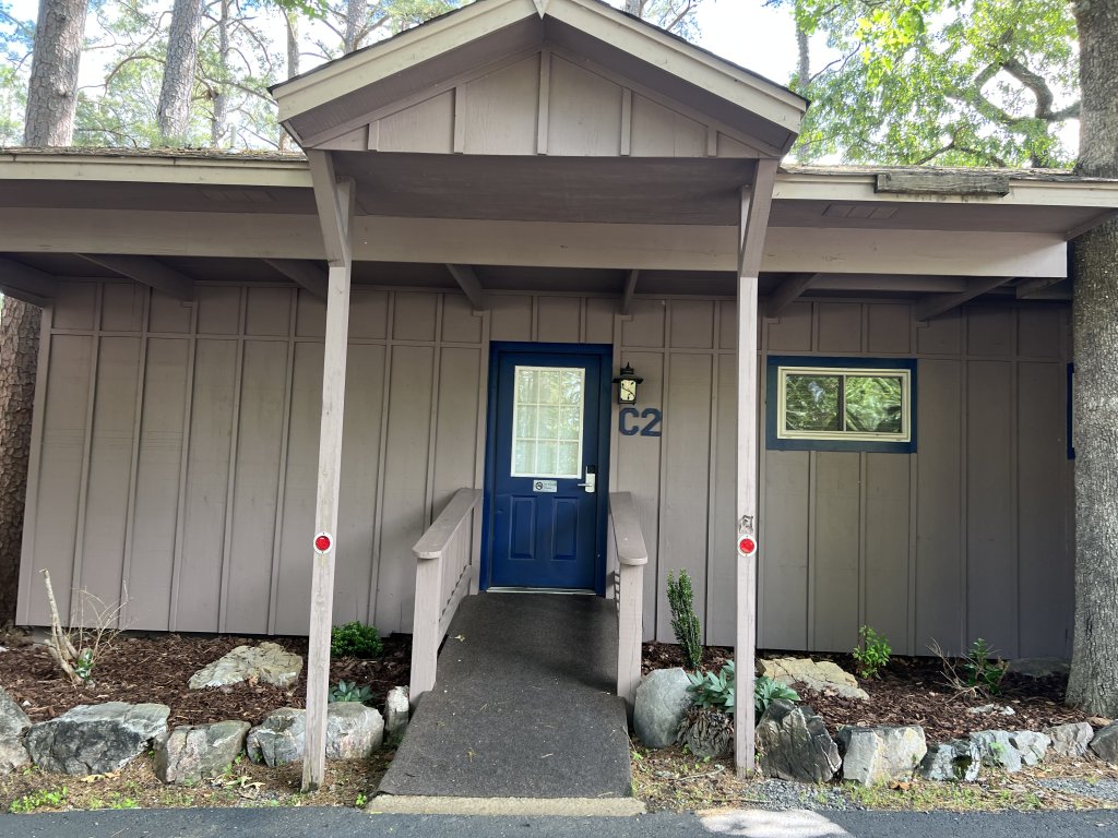 Mountain Harbor  Lodge cottage on Lake Ouachita. Vacation Rental in Arkansas - RedAwning