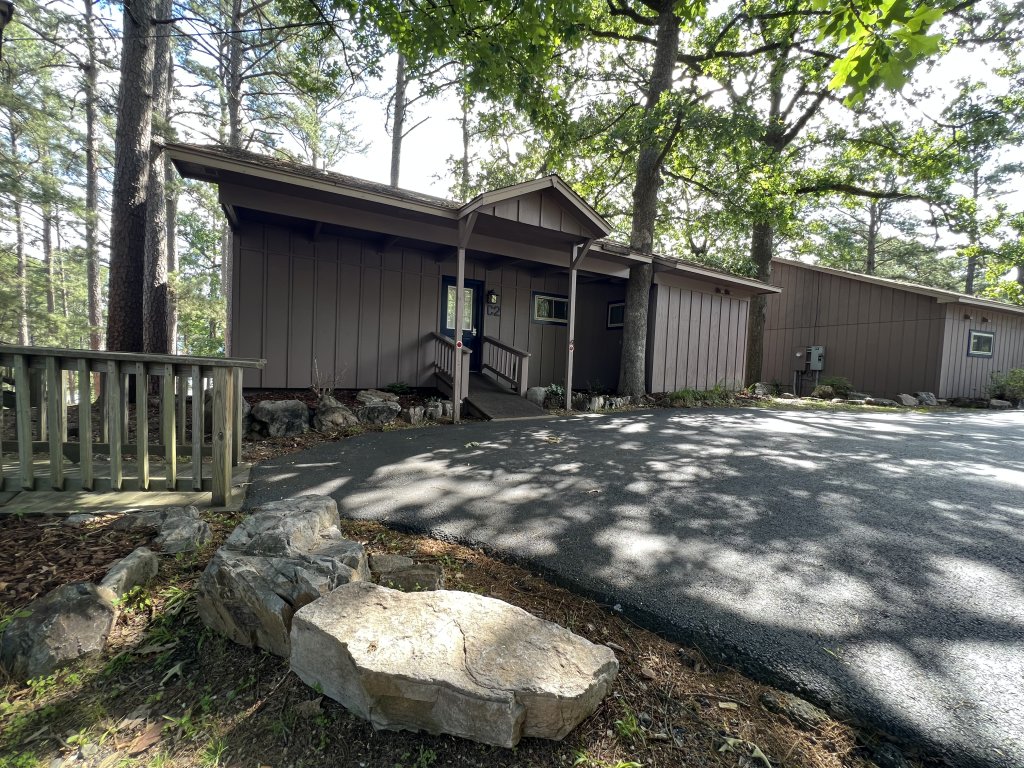 Mountain Harbor  Lodge cottage on Lake Ouachita. Vacation Rental in Arkansas - RedAwning