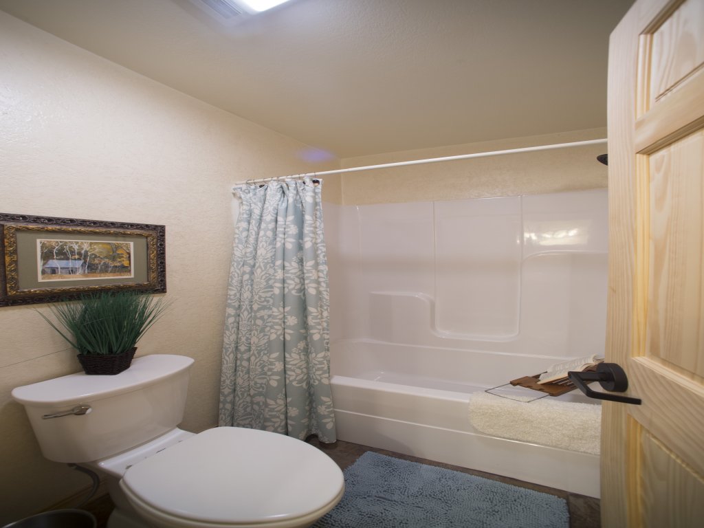 Mountain Harbor three bedroom cabin on the lake Vacation Rental in Arkansas - RedAwning