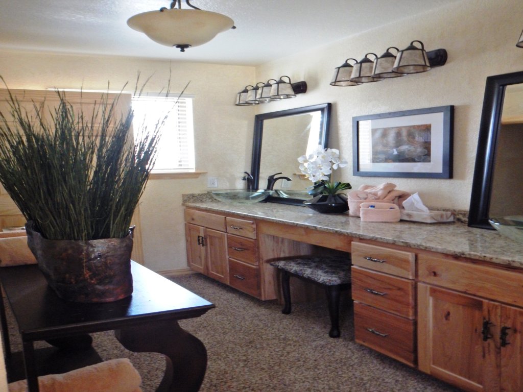 Mountain Harbor three bedroom cabin on the lake Vacation Rental in Arkansas - RedAwning