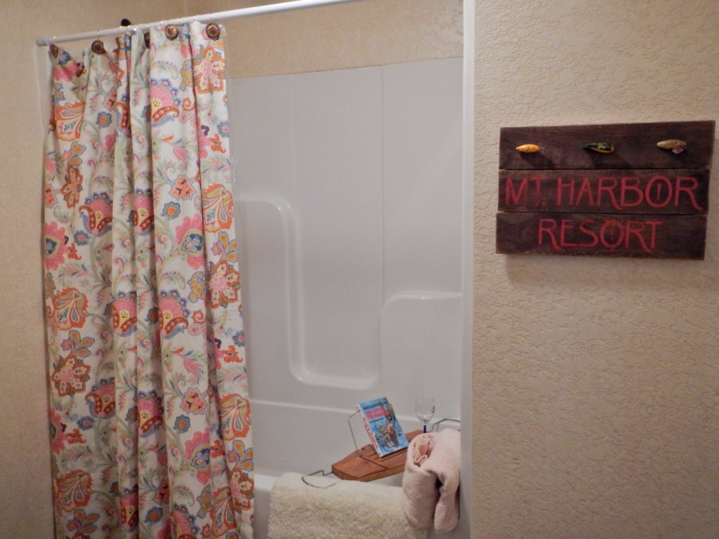 Mountain Harbor three bedroom cabin on the lake Vacation Rental in Arkansas - RedAwning