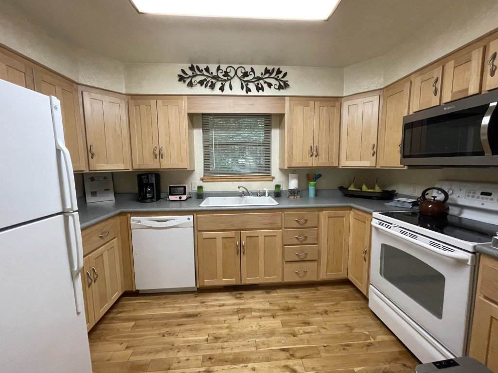 Couple's cottage  on Lake Ouachita. Vacation Rental in Arkansas - RedAwning