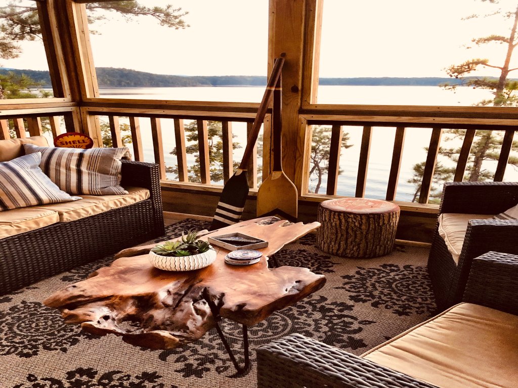 Mountain Harbor four Bedroom cottage on the lake Vacation Rental in Arkansas - RedAwning
