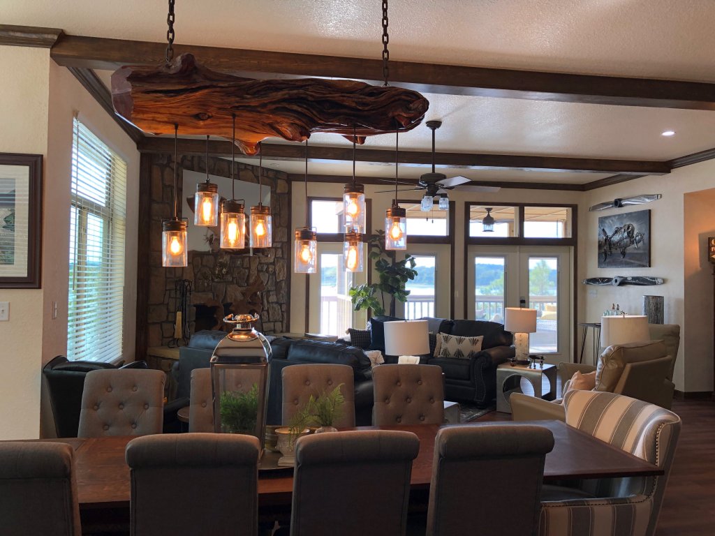 Mountain Harbor four Bedroom cottage on the lake Vacation Rental in Arkansas - RedAwning