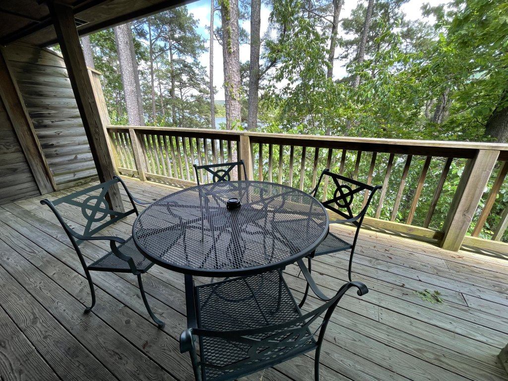 C7 - Lake view three bedroom, three bath cottage with hot tub overlooking Lake Ouachita Vacation Rental in Arkansas - RedAwning
