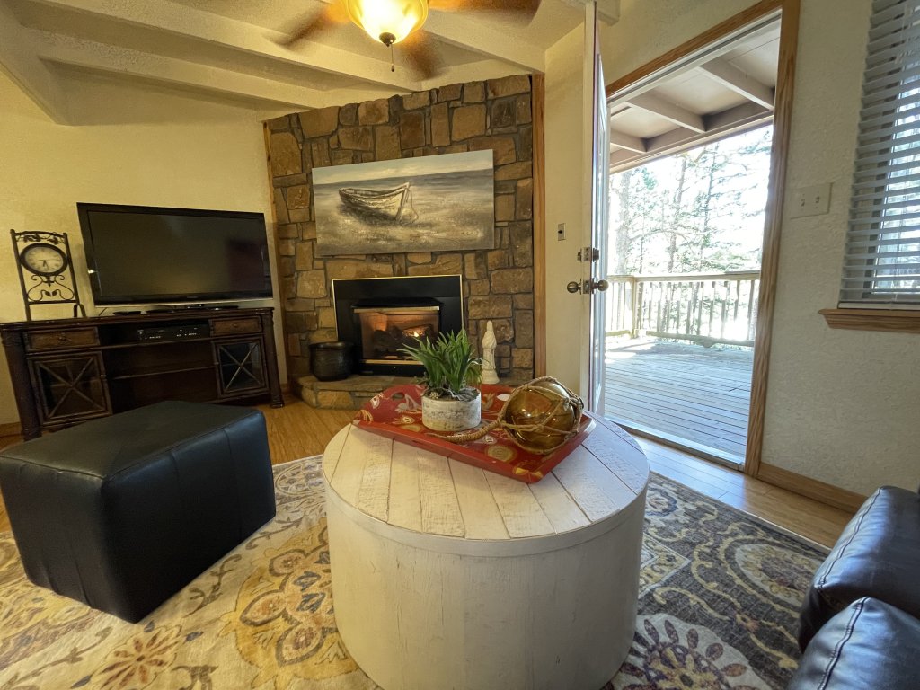 C4 - Mountain Harbor two bedroom Lodge cottage Vacation Rental in Arkansas - RedAwning