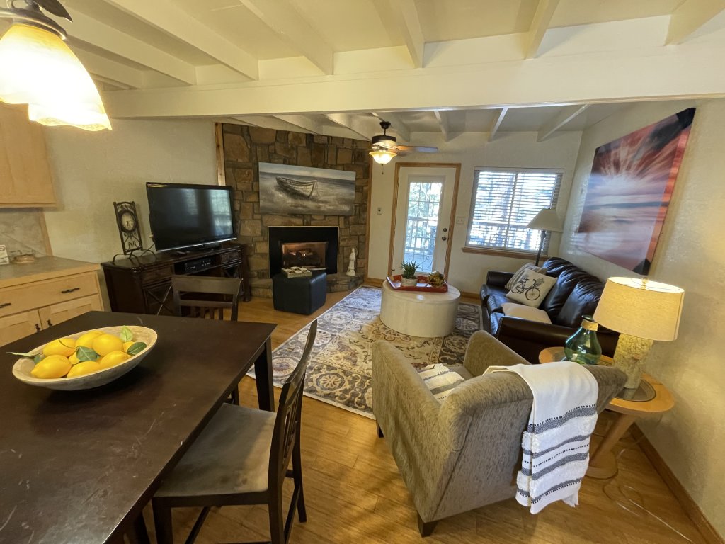 C4 - Mountain Harbor two bedroom Lodge cottage Vacation Rental in Arkansas - RedAwning