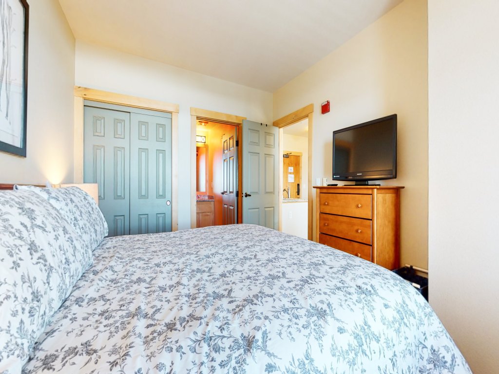 Sunstone #231 Vacation Rental in Mammoth Lakes - RedAwning